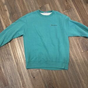 Champion crewneck in men’s size medium